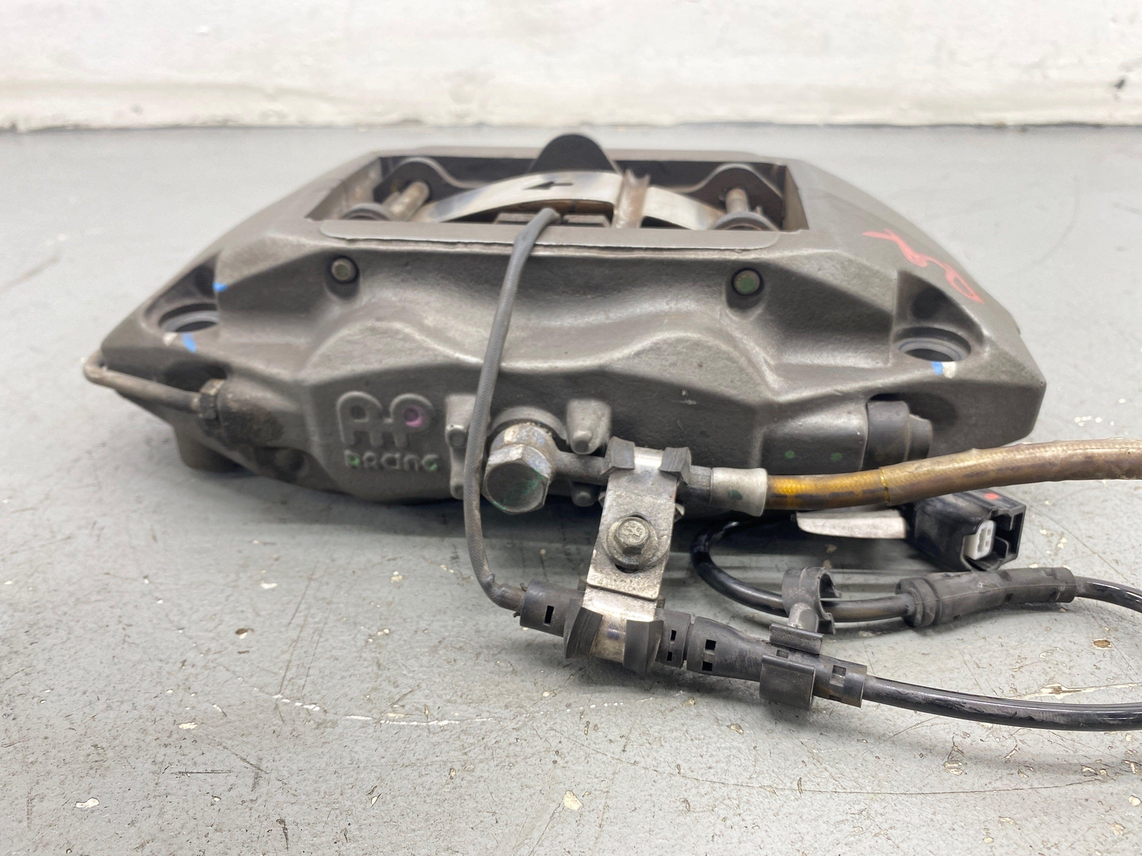 2020-2023 MCLAREN GT REAR RIGHT BRAKE CALIPER GREY OEM 2021 2022