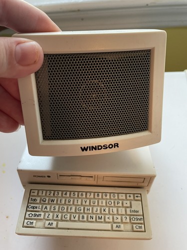 Radio d'epoca a transistor AM/FM sembra computer pc 1994 modello 2600 testata funzionante