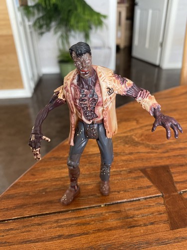 Resident Evil Lab Coat Zombie Action Figure 1998 Toy Biz Capcom - Picture 1 of 7
