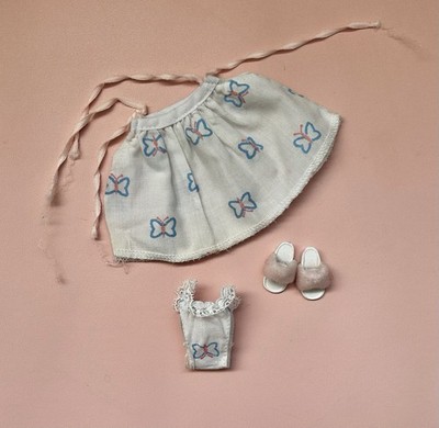   Sindy   1986 Vintage Miss Sindy Doll Outfit Sleep Wear & Shoes #43155