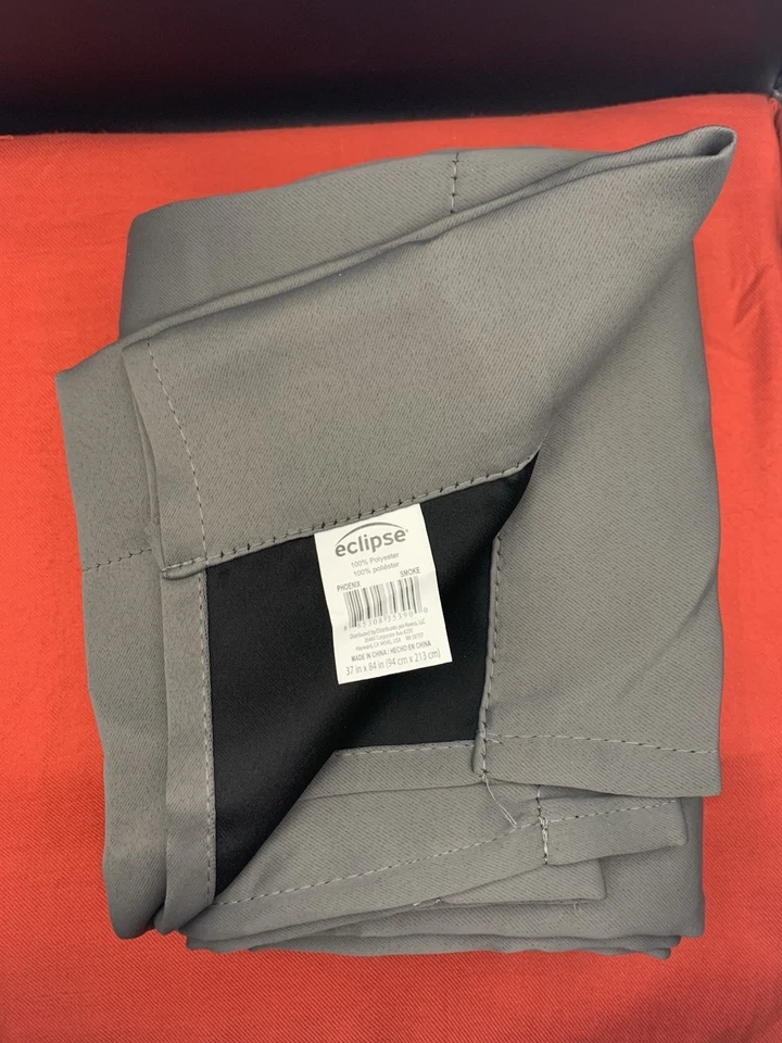 Cortinas oscuras Eclipse Absolute Zero - 2 paneles humo (gris oscuro) 37" x 84" Foto 2 de 3
