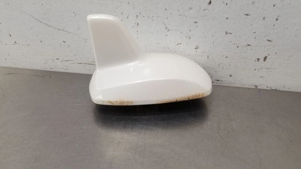 14 ANTENA MONTADA TECHO MERCEDES BENZ ML63 AMG X166 BLANCA Foto 3 de 4