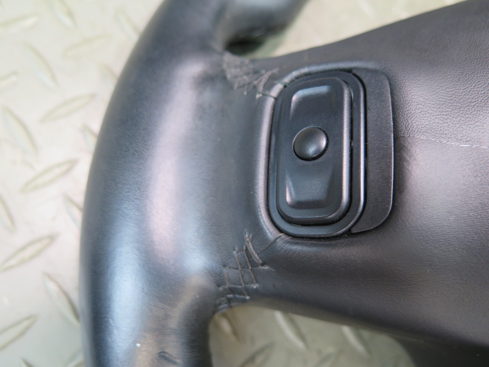 2017-2020 MASERATI LEVANTE M161 LEATHER STEERING BLACK W CONTROLS & SHIFTERS