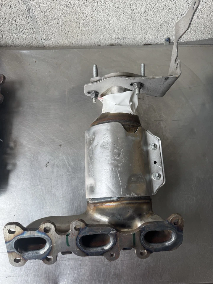 NEW FORD ORIGINAL EXHAUST MANIFOLD AND CATALYST ASSY, FRONT # DA8Z-5G232-C - Image 3 of 4