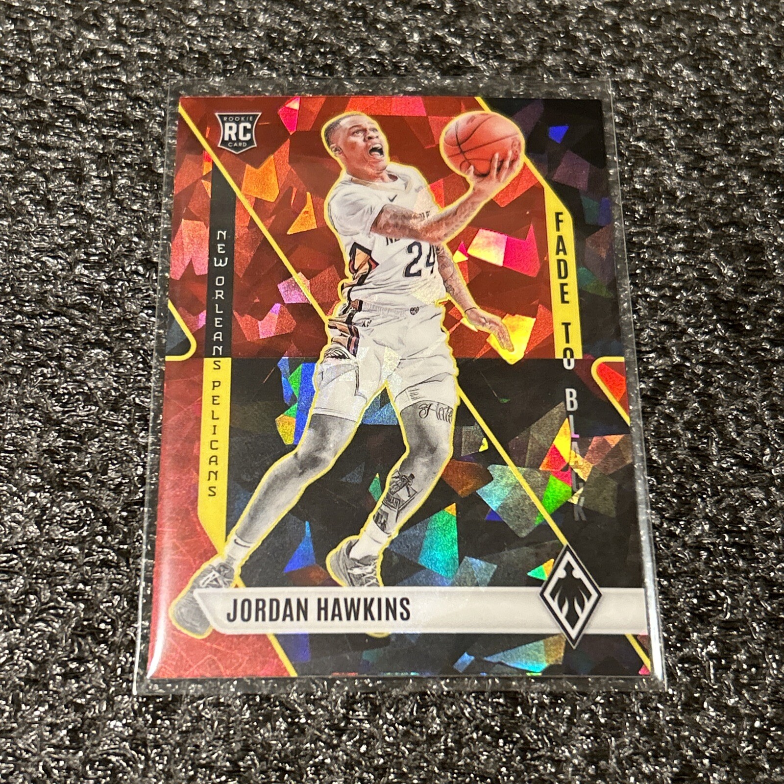 2023-24 Panini Phoenix #24 Jordan Hawkins Fade To Black - red ice - Prizm - nba