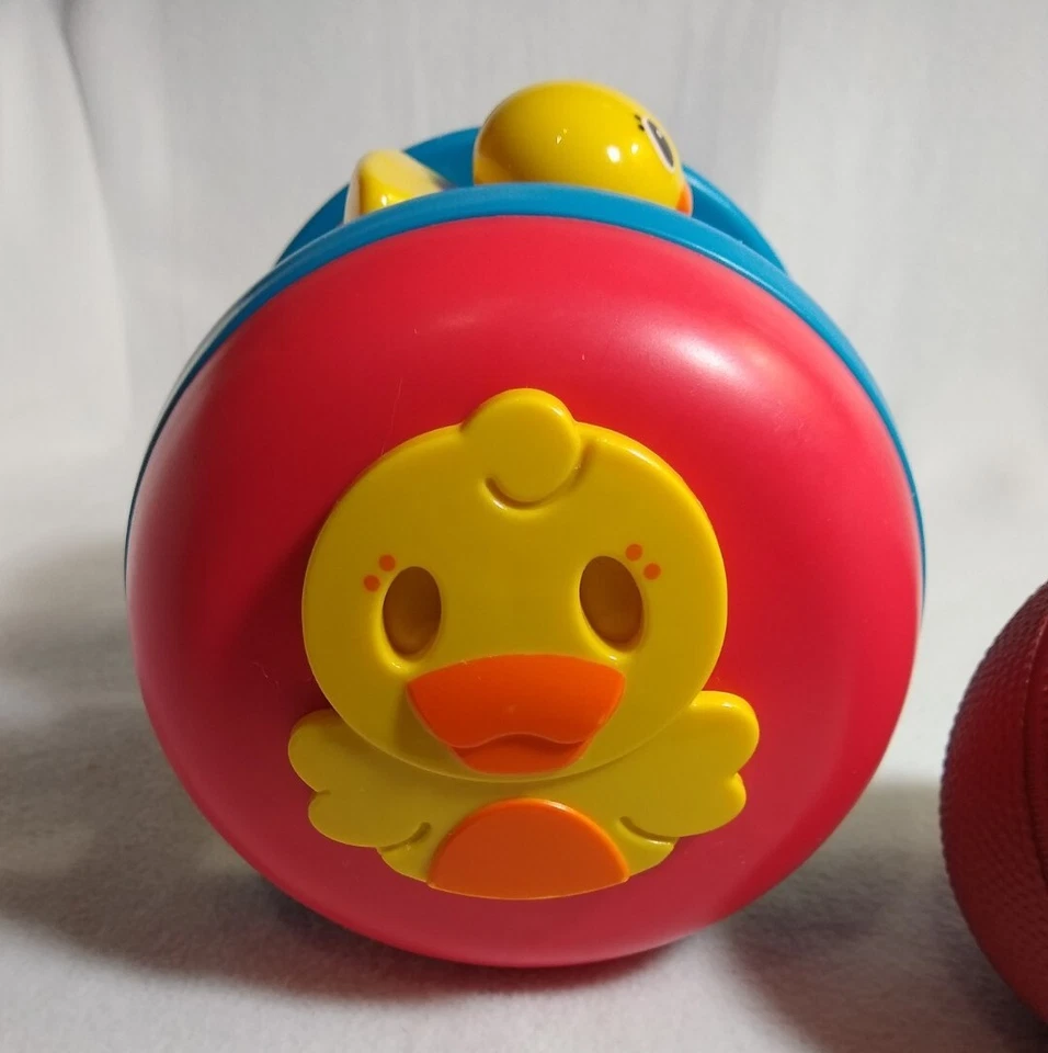 Playskool Busy Basics Chase N Crawl Duckies Rolling Baby Toy Sonajero y Step2 Ball  Foto 2 de 4