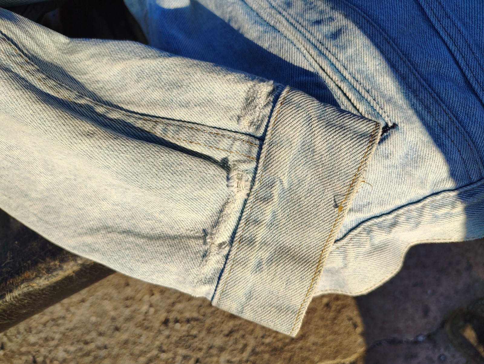 Levi's Light Blue Button Collared Short Denim Jac… - image 5