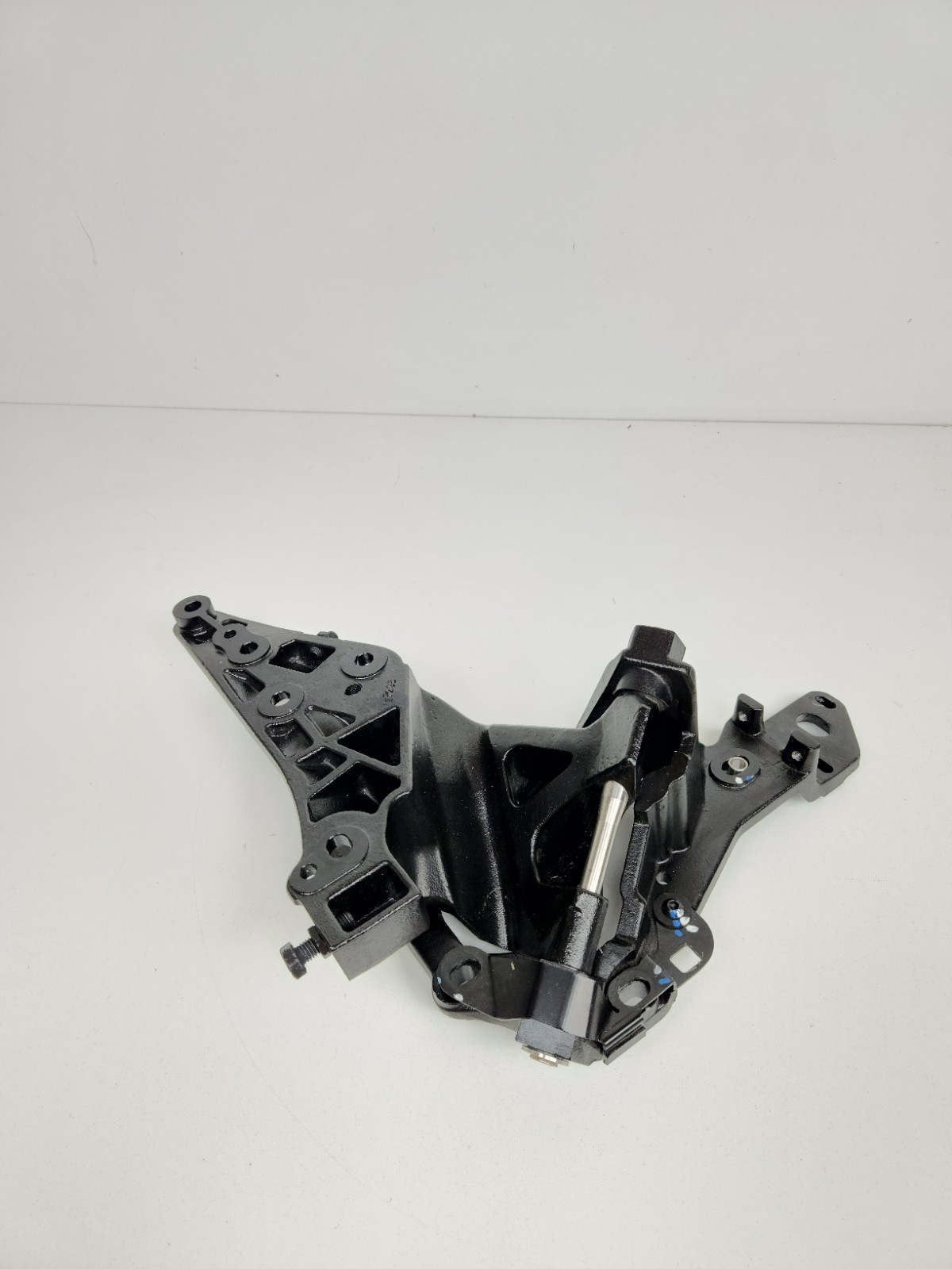 2015-2016 MCLAREN 650S SPIDER FRONT LEFT DRIVER SIDE DOOR HINGE BRACKET MOUNT 