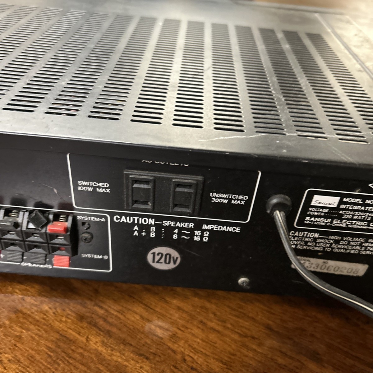 Sansui AU-D55X Integrated Amplifier Vintage Powers On Display