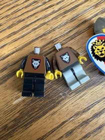 LEGO 1990s Royal Knights Castle Minifigure W/ Shields/ 2 Wolfpack Tower Figs