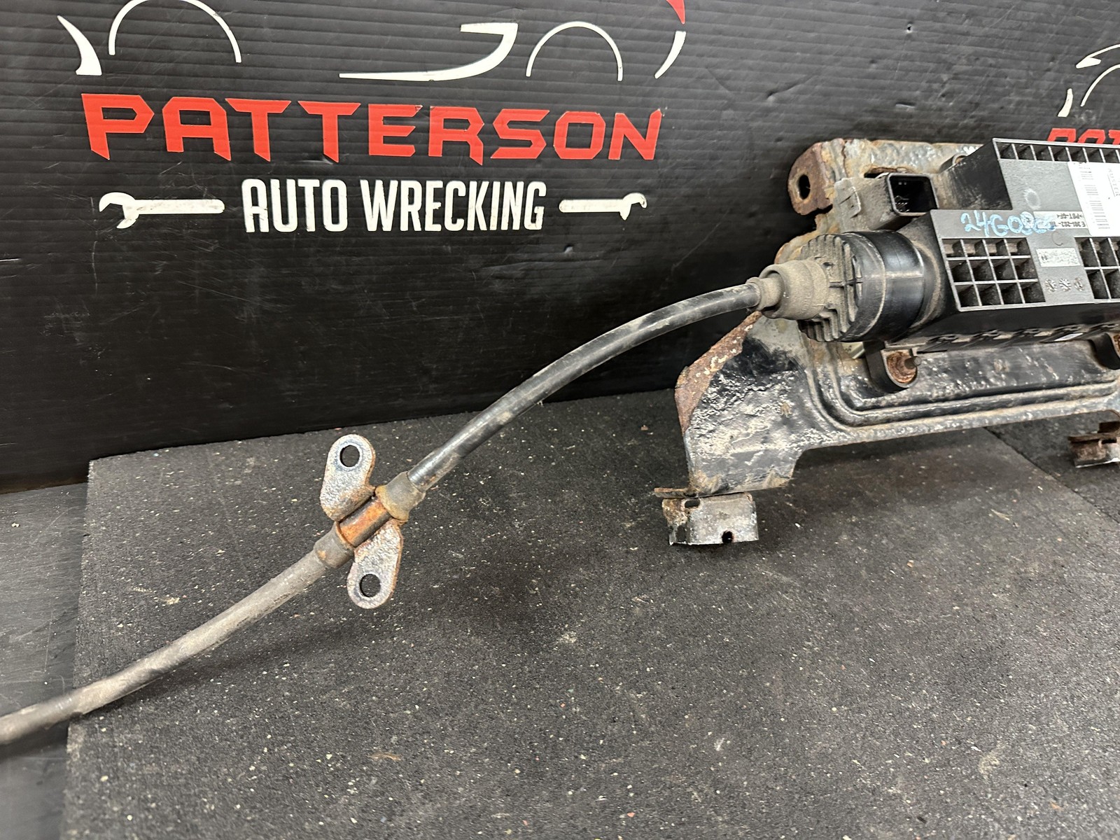 14-17 MASERATI GHIBLI EMERGENCY ELECTRIC PARKING BRAKE ACTUATOR OEM 670030076