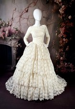 1950s Lace Cupcake Tiered Wedding Dress Trailing Train size 2/4