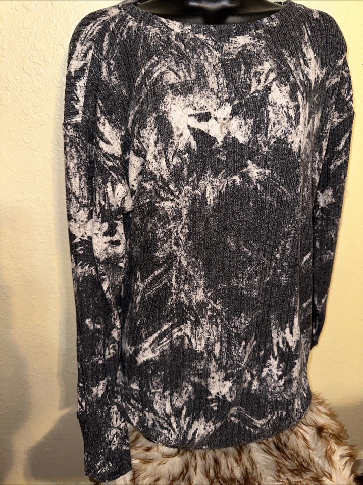 Pullover para mujer LuLa Roe tonos grises manga larga cuello redondo talla mediana larga Foto 4 de 4