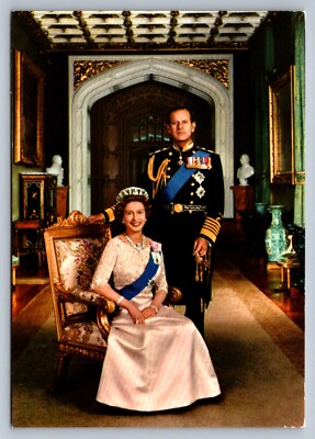 Postcard Queen Elizabeth II Prince Philip Formal Portrait   6 x 4 M436