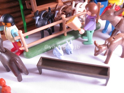 PLAYMOBIL VINTAGE 3638 CHILDREN'S PETTING ZOO CABIN EVERGREEN-100 ...
