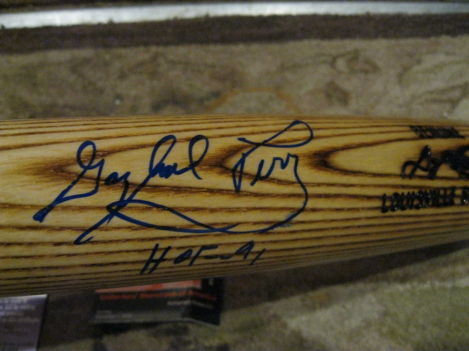 Бейсбольная бита с автографом Гейлорда Перри из Louisville Slugger сертифицирована JSA  - Изображение 4 из 4