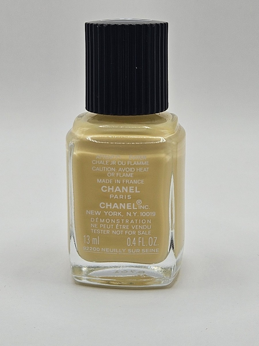 Chanel Le Vernis Nail Polish in Shade 915 Riviera – 13ml / 0.4 fl