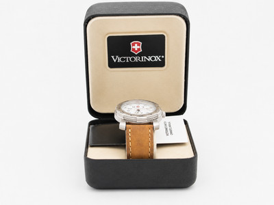 NIB* Victorinox Swiss Army Watch Model 35072 Packard Heritage Dial