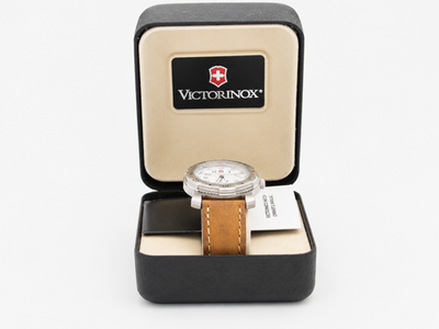NIB* Victorinox Swiss Army Watch Model 35072 Packard Heritage Dial