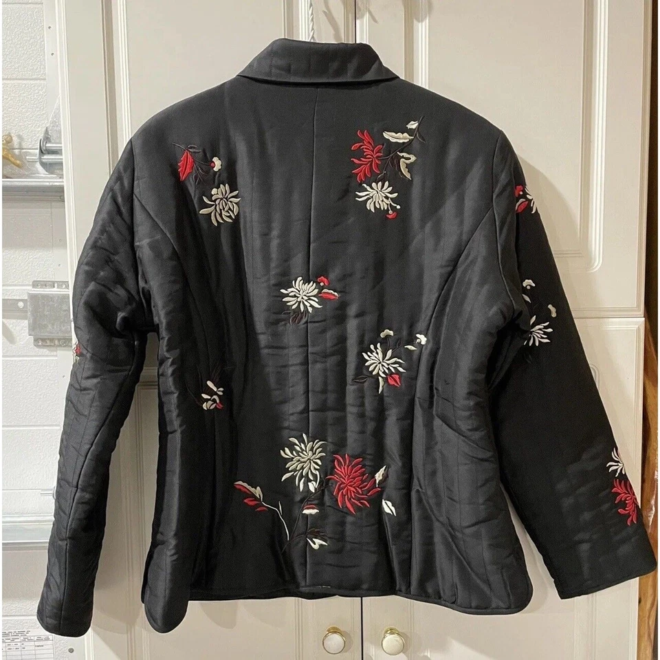  Jaqueta Silk Land Vintage Preta Acolchoada Floral Botão de Seda Tamanho 14 - Imagem 2 de 4