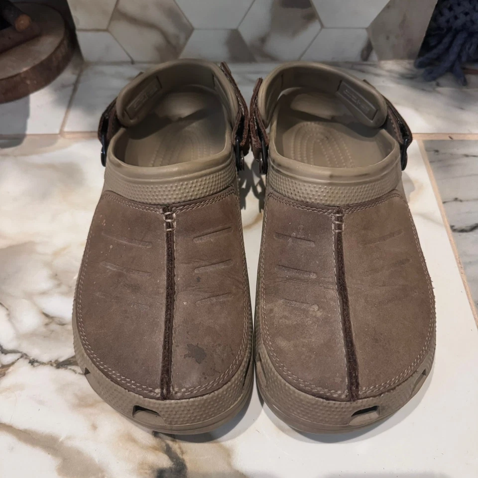 Zuecos de gamuza Crocs para hombre Yukon Vista II LiteRide zapatos talla 8 cómodos sin cordones Foto 2 de 4