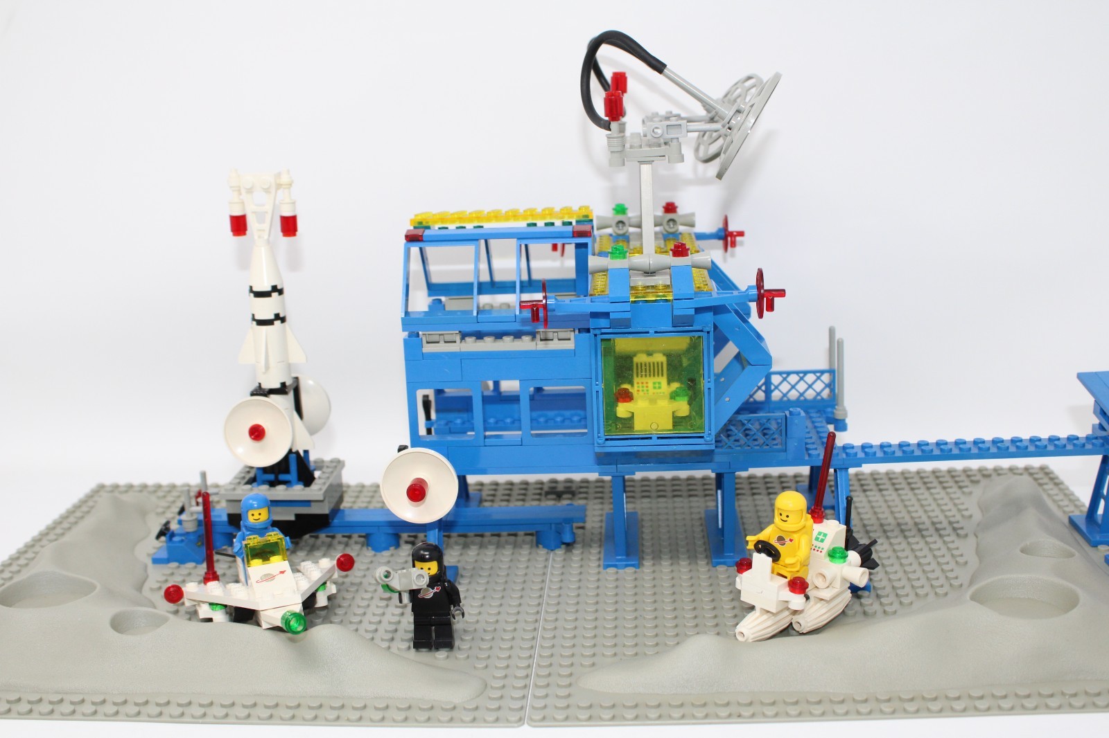 Lego Inter-Galactic Command Base - 6971 - Complete w/ instructions & Checklist