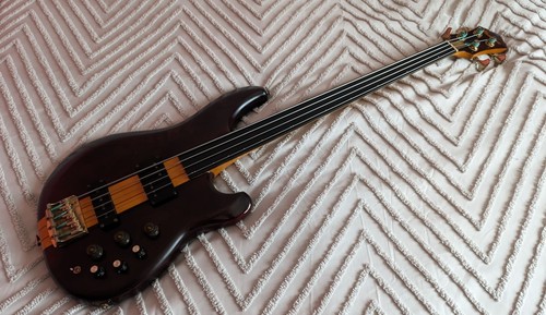 Ibanez Musician MC940 DS Dark Stain Fretless Sting 1984