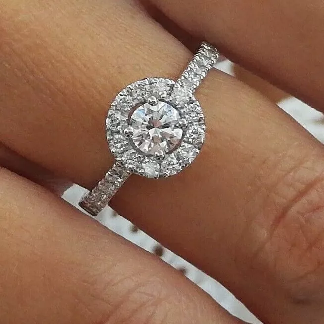 Anello solitario con Diamante taglio brillante 0 50 CT colore E