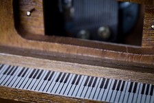 Dollhouse Player Piano That Plays "The Entertainer" So Cool!! Vintage 70's!