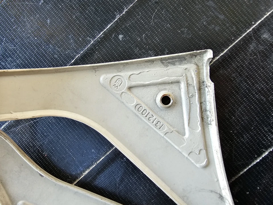 Комплект внешней отделки стойки 1982 Volvo 244 C от оригинального производителя (1H) - Изображение 2 из 3