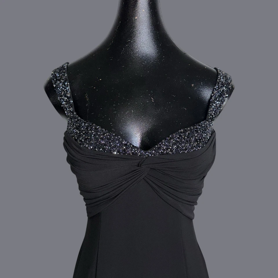 Elegante Vestido de Noche Negro Niki by Niki Livas Talla 4 Foto 4 de 4