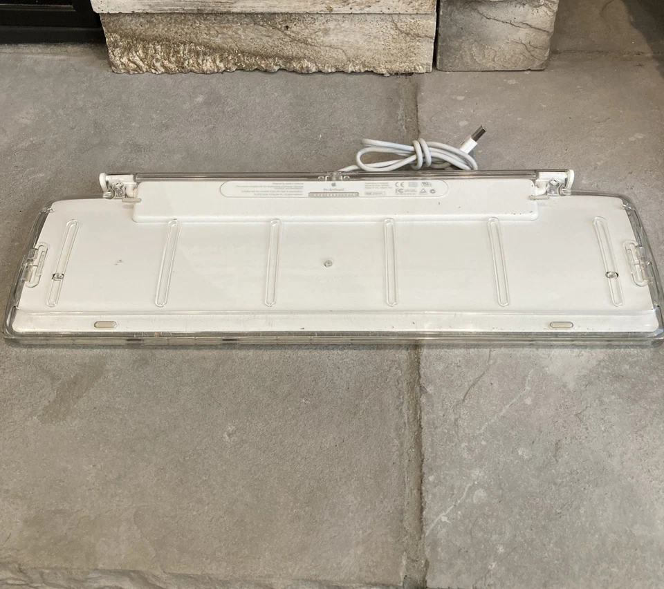 Vintage Apple Pro Wired USB Keyboard 2002 M7803 - Tan - Image 4 of 4