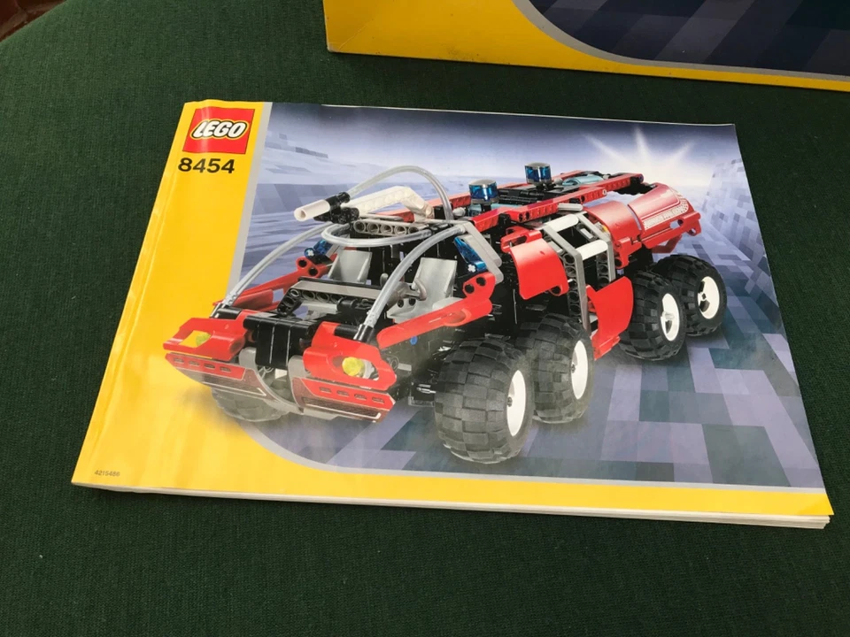 LEGO Technic 8454 Rescue Truck, photo 2 of 5