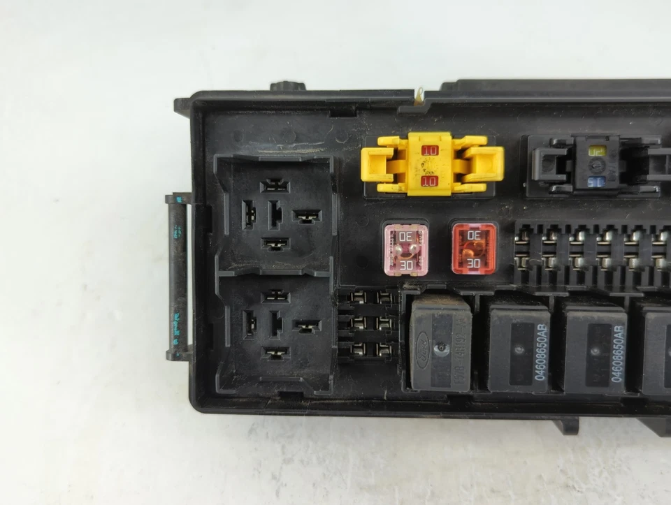 Jeep Commander 2009-2009 caja de fusibles caja de fusibles relé módulo punta 04692216aa PU04J Foto 2 de 4