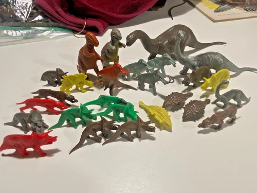 Vintage  Playset Figures Lot (20) Dinosaurs DFC Marx
