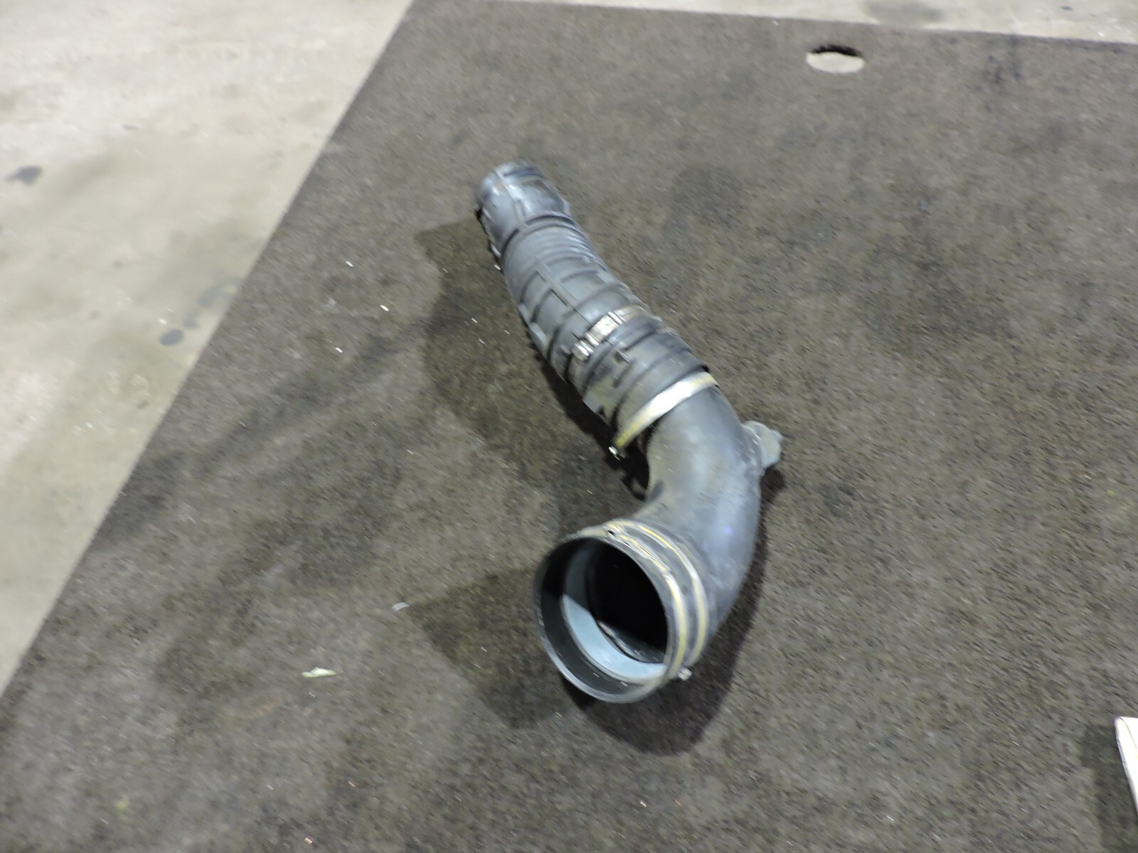 2014-17 MASERATI GHIBLI LEFT AIR INTAKE PIPE TUBE 670001591