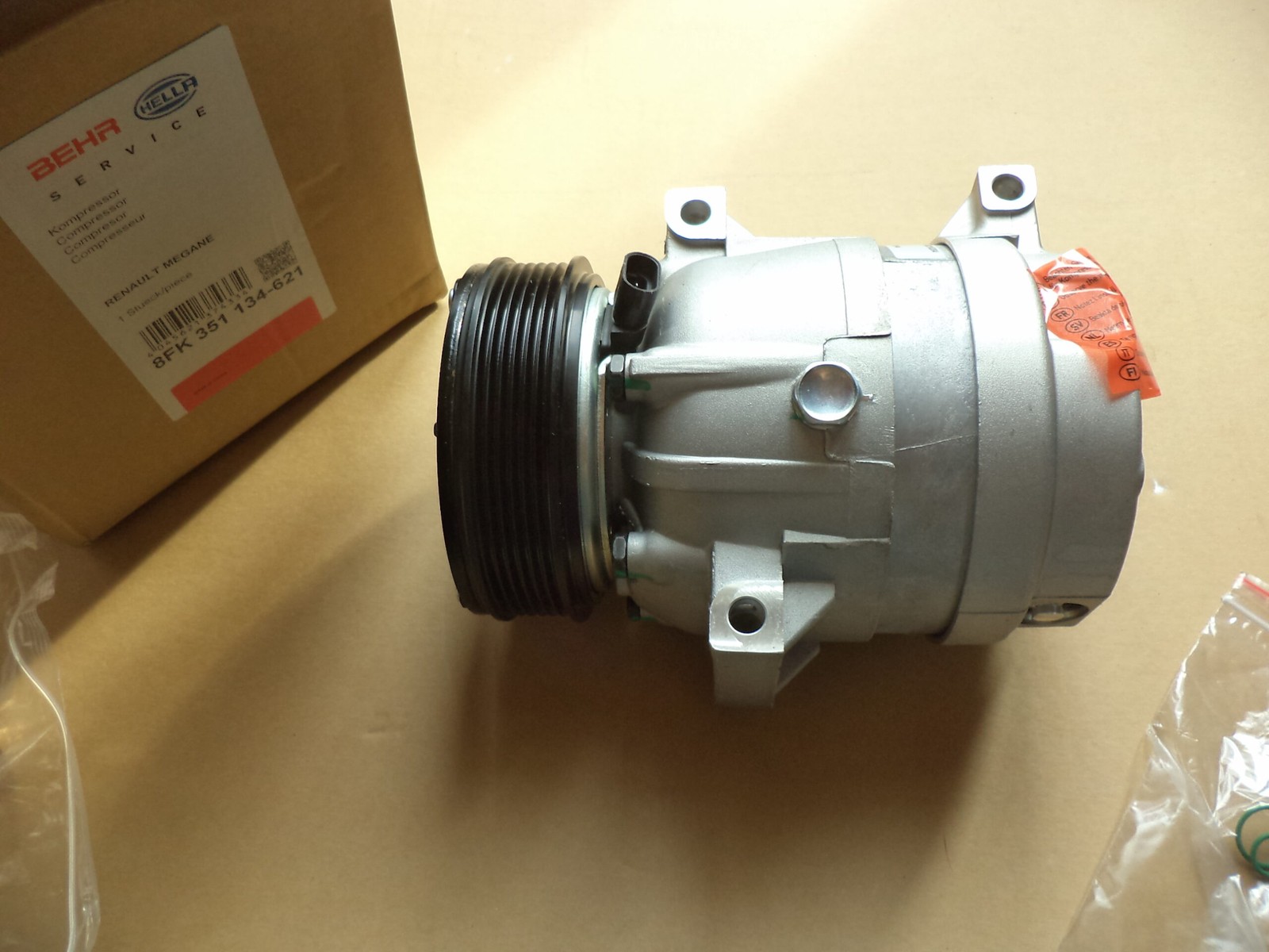 Compresseur de climatisation pour Opel Zafira B et Astra H - Pièce neuve 8FK351135811