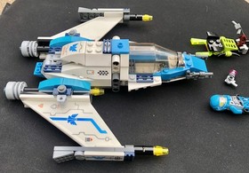 LEGO 70701 Galaxy Squad Swarm Interceptor complete build and pilot minifigure