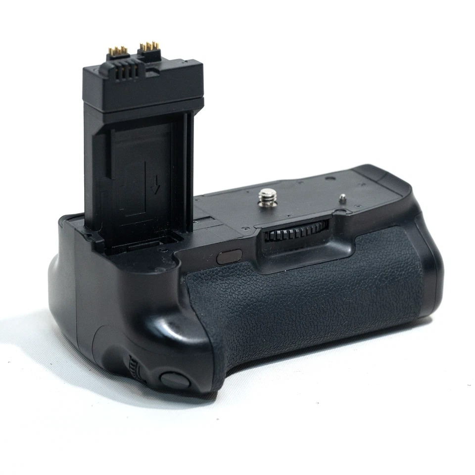 Meike MK-550DL Battery Grip for Canon EOS 550D 600D 650D 700D / Rebel - Tested! - Image 2 of 4