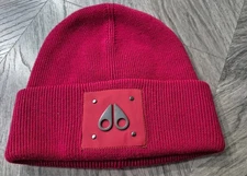 Moose Knuckles logo beanie unisex- Rare color: Burgundy/Red - BRAND NEW WITH TAG