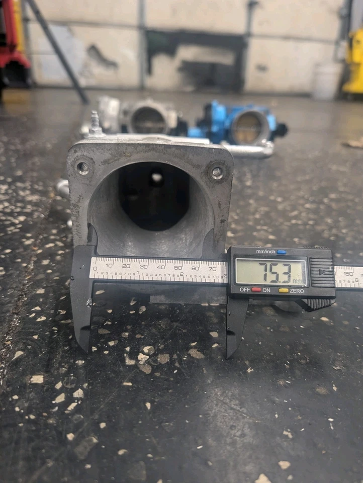 05-11 Crown Victoria/Lincoln Town Car 4.6 2v Pleno de admisión superior portado Foto 3 de 4