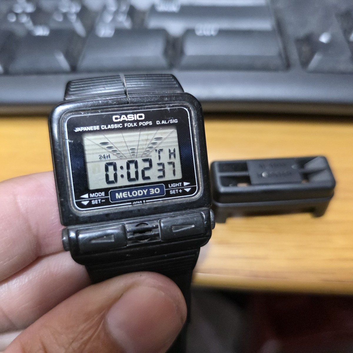 RARE VINTAGE CASIO 473 M-31 MELODY 30 ALARM DIGITAL WATCH JAPAN