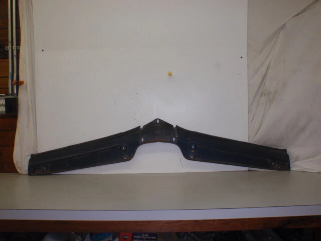 Pontiac Catatlina/Bonneville 1966 parrilla inferior delantera cenefa Foto 2 de 4