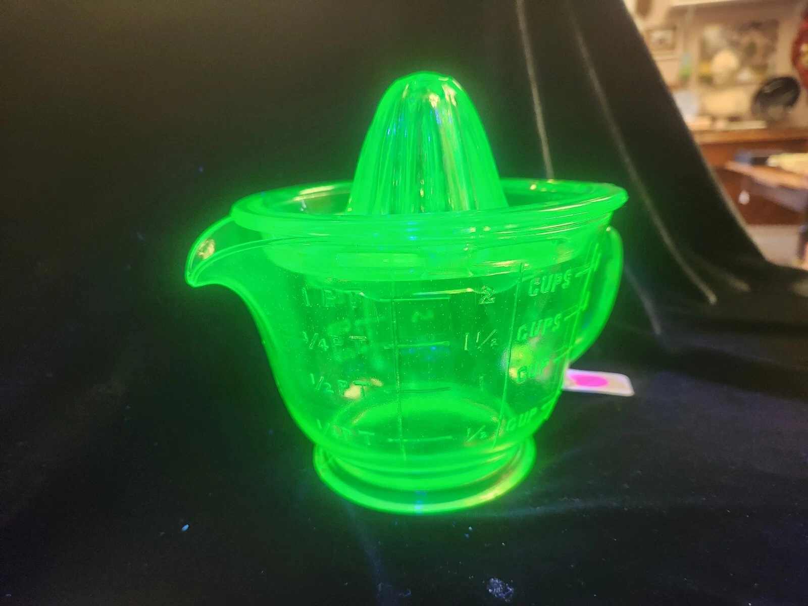 Uranium Measuring Cup With Juicer Top