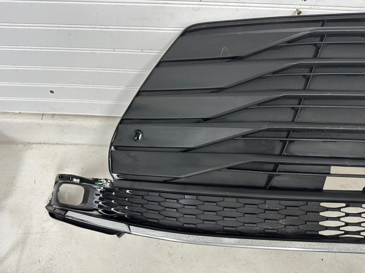 GENUINE 2021-2023 TOYOTA SIENNA FRONT BUMPER LOWER GRILLE 53102