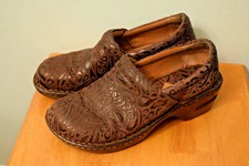 B o C Born clogs brown leather excellent 8 loafer casual career Embossed Cute