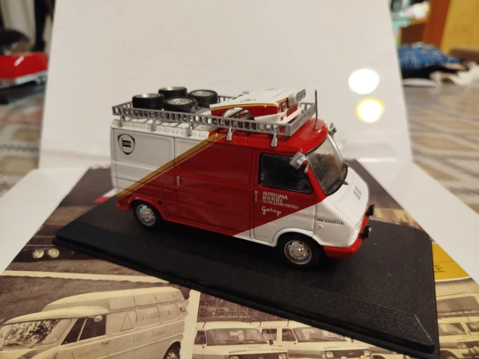 Modellino Furgone FIAT 242 TEAM TRE GAZZELLE 1984 1:43 - Immagine 2 di 2