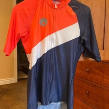 💙WYN Republic quick dry triathlon Jersey Snug fit Ventilated Pockets Youth LG💙