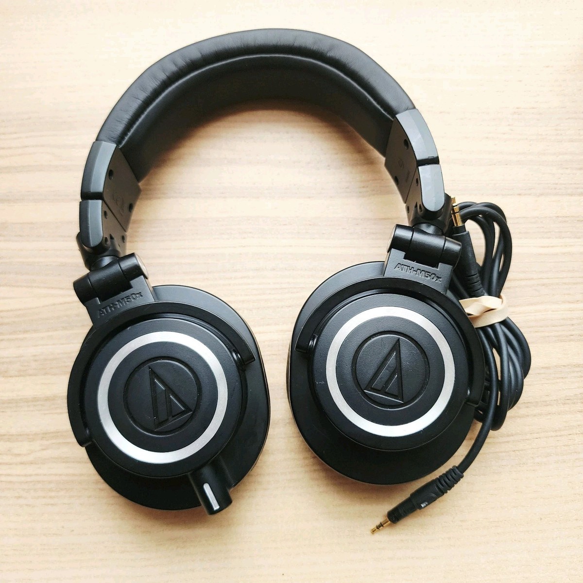 Audio-Technica ATH-M50x Professional Studio Monitor Headphones