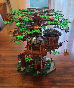 LEGO Creator Expert Tree House 21318 – Built, Complete, Display-Only